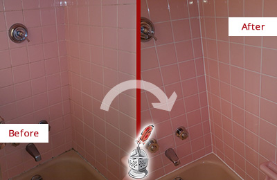 Before and After Picture of a Fruitland Park Bathtub Caulked to Eliminate Mold